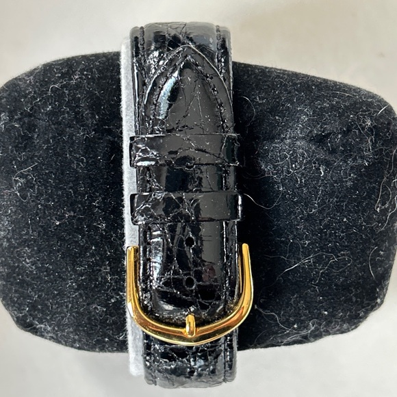 David Donahue Rectangular Watch Mother of Pearl Leather Band Swiss Golden New - Picture 3 of 4